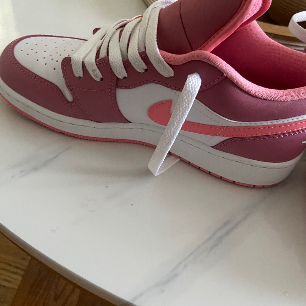Nike air Jordan 1 , size 5youth . Women 6.5 , like new
